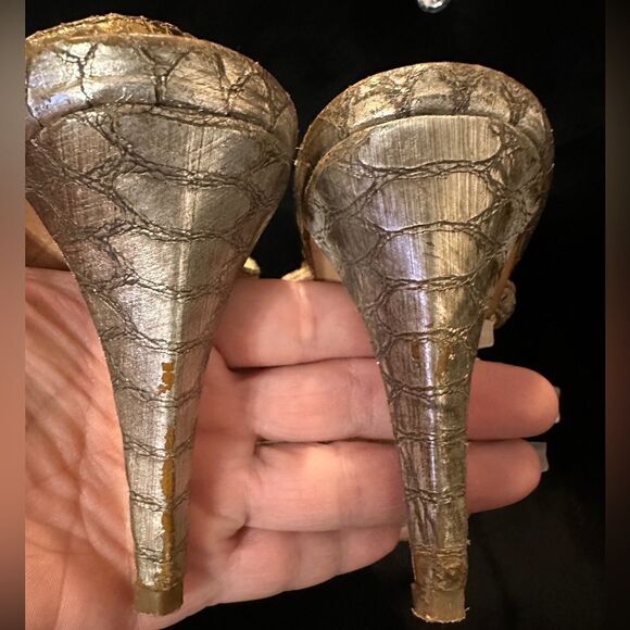 VC Signature Vogue Heels Women's Sz 6 Platinum Gold Metallic Snake Leath… - Picture 8 of 17